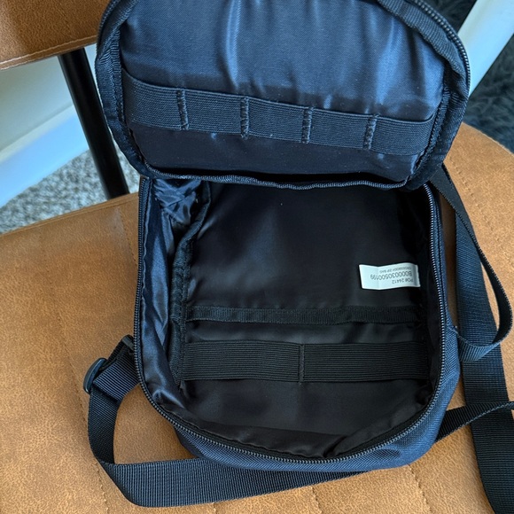 Carhartt Black Crossbody/Belt Bag - Picture 7 of 9